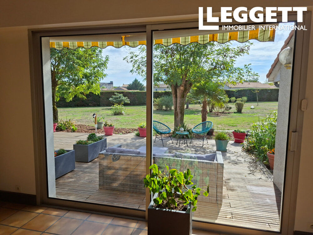 Vente Maison Maison d'architecte, offrant 5 chambres, 4 salles d'eau, garage et plus de 1,3 hectares de jardin avec étang SauzÉ-vaussais