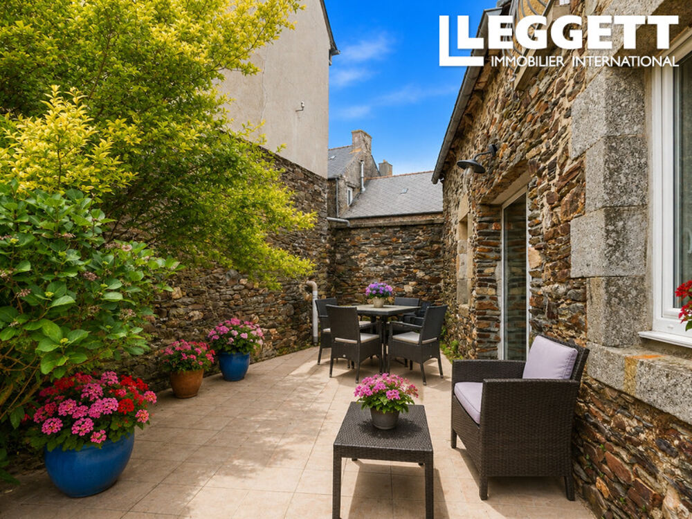 Propriété de caractère à 20 min de Saint-Brieuc ? Deux maisons, 7 chambres, grange et jardins