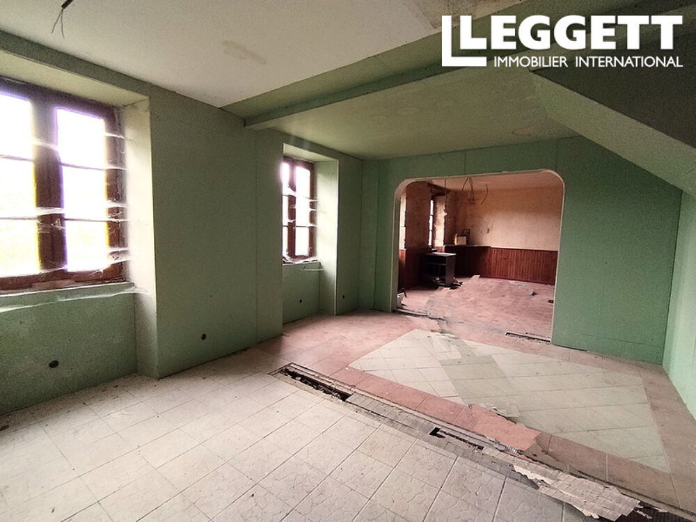 Vente Maison Bar-restaurant idéalement situé, avec deux terrasses et deux appartements. À rénover. Treignac
