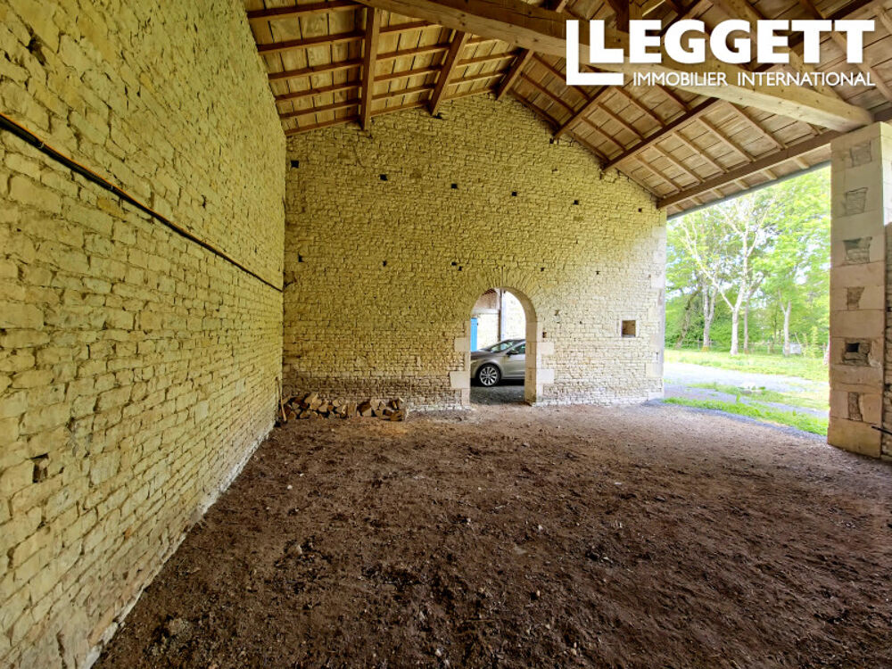 Vente Maison A 20 min de Niort, lot de 3 habitations de  105/105/ 75m², 7 chambres avec dépendances et terrain de 6800 m² Niort