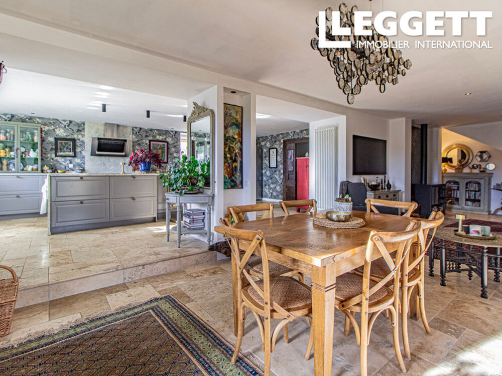 Vente Maison Ferme en pierre 5 chambres à vendre dans le Lot avec commodités de village LavercantiÈre