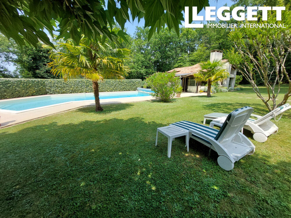 Vente Maison Spacieuse maison familiale avec 7 chambres, piscine et terrain, située au calme, à DIRAC, à 10km d' ANGOULEME. Dirac