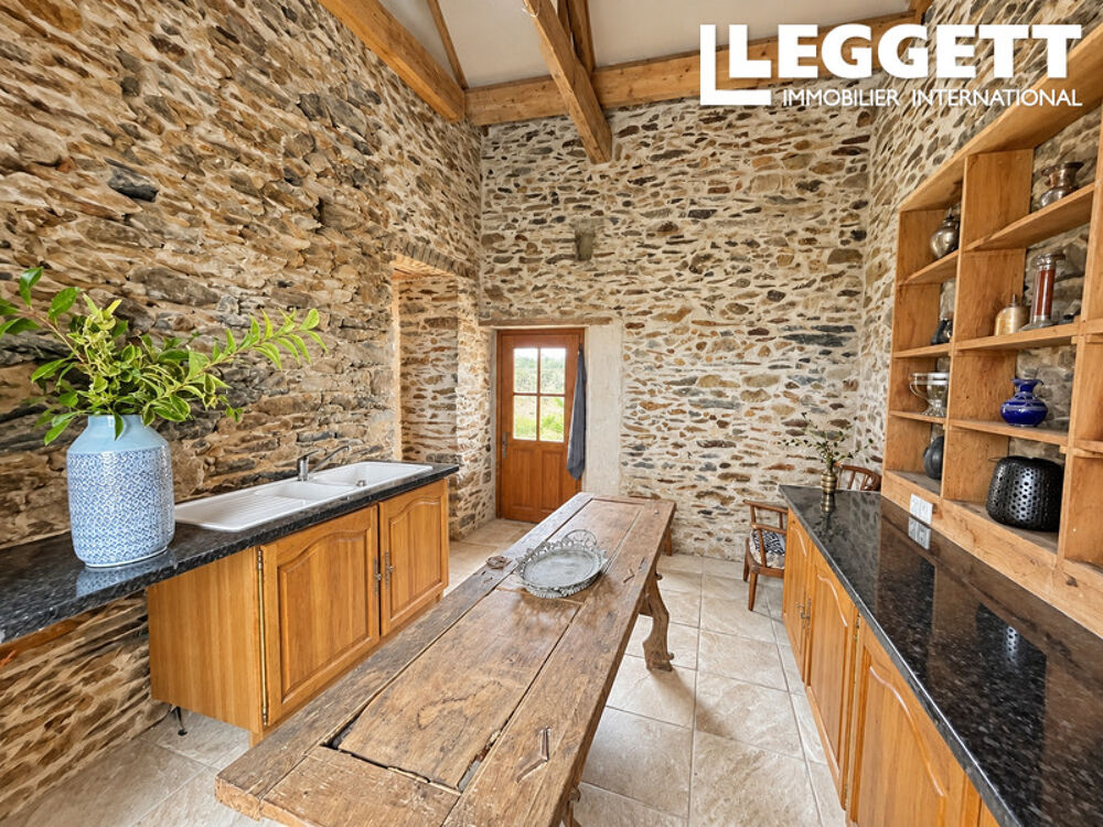 Maison de hameau avec trois chambres, beaucoup de caractère, des jardins et deux appartements