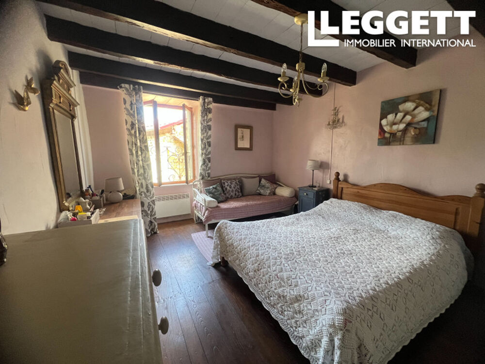 Vente Maison Grande maison de village, grange indépendante, située dans un petit hameau près de Saint-Mathieu. 3/4 chambres Saint-mathieu