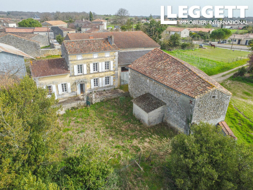 Vente Maison Ancienne ferme viticole à rénover comprenant maison d'habitation plus nombreuses dépendances Champmillon