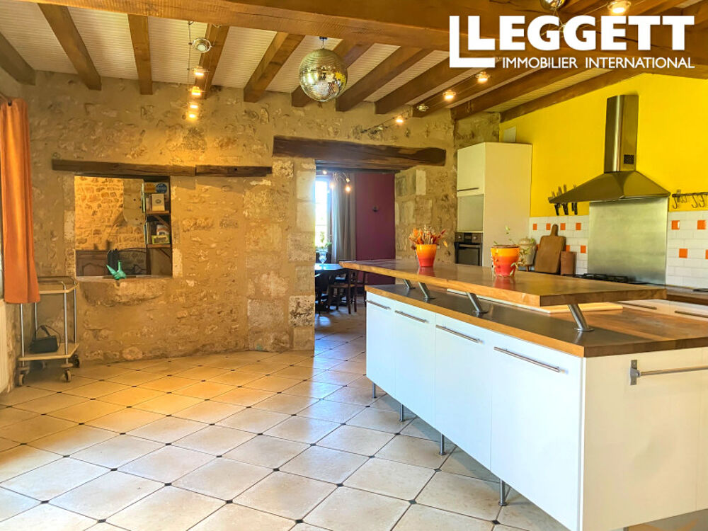 Vente Maison Ancien presbytère magnifiquement rénové. 5 chambres. Vaste terrain pour chevaux. Gîte possible. La tÂche