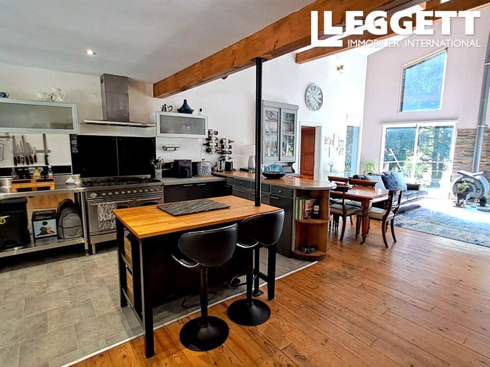 Vente Maison Superbe propriété moderne de 4 chambres avec salle de cinéma/bar et plus de 2 hectares de terrain. Saint-mathieu
