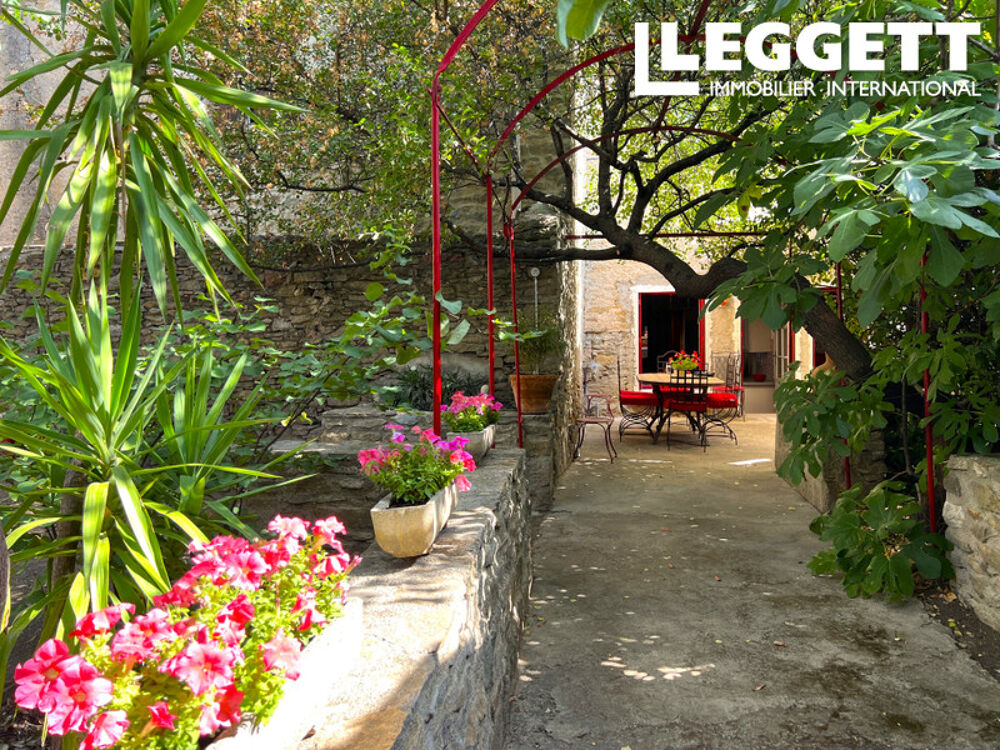 Vente Maison Belle maison de village entièrement rénovée, comprenant 9 pièces, un jardin privé, une grande grange. Trausse