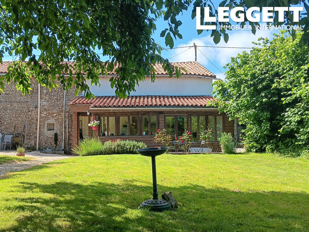 Charmante maison de 2 chambres et potentiel supplémentaire, beau jardin et près d'un village avec commodités