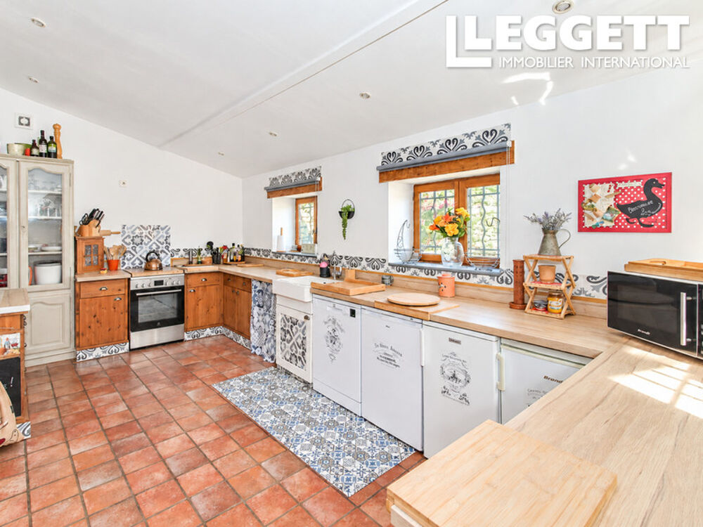 Vente Maison Maison indépendante rénovée avec soin sur un terrain de 5010m² dans un superbe cadre sur la vallée de Pamproux Salles