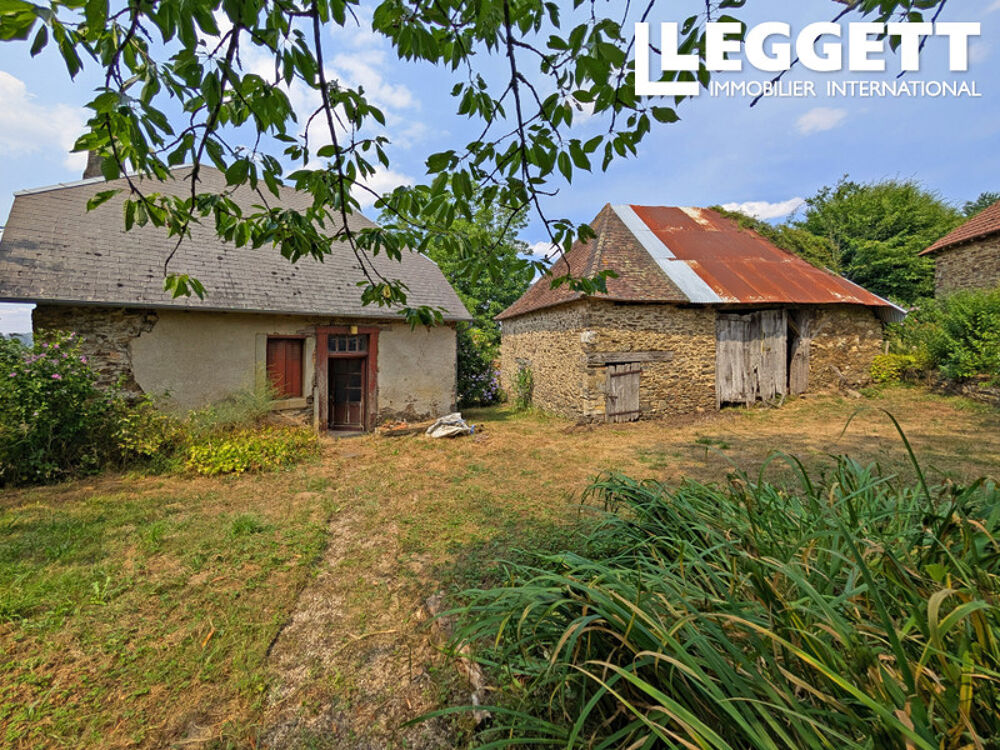 Une ferme de 4 chambres, deux granges et une maisonnette dans un hameau et proche d'un grand lac