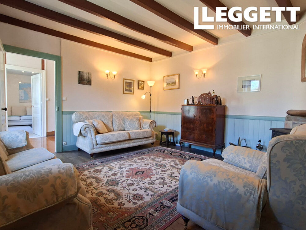 Vente Maison Charmante maison en pierres apparentes avec piscine chauffée, terrain clos, atelier d'art et batiments divers. Aigre