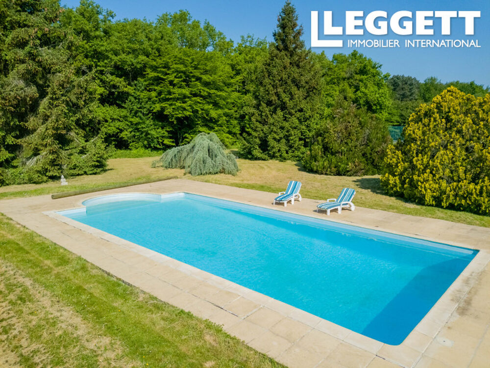 Vente Maison Domaine en Val de Loire comprenant deux maisons entièrement rénovées, piscine, tennis et 109 hectares Azay-le-rideau