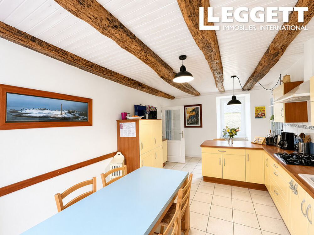 Vente Maison Située dans un hameau calme au c?ur du village, charmante maison de caractère de six chambres, MerlÉac
