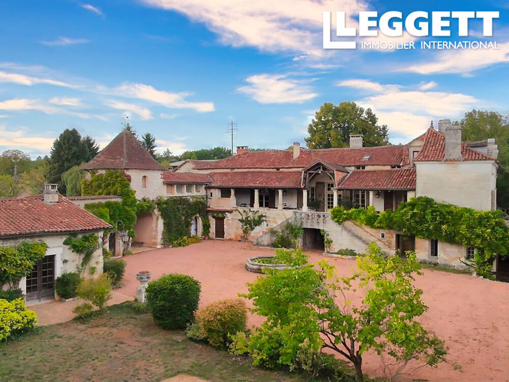 Une gentilhommière historique avec gîtes, piscine et tennis, 6 ha, aux portes de Brantôme