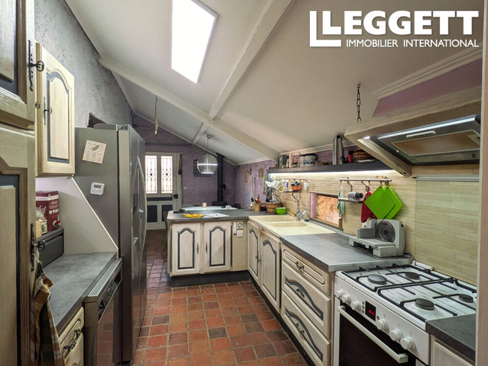 Propriété rurale polyvalente avec gîtes, ateliers, grange et piscine