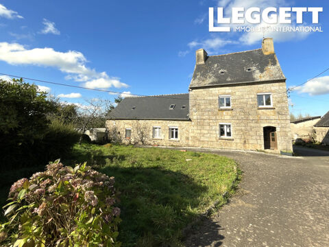   Ancien corps de ferme avec maison de 4 chambres, plusieurs dépendances et un terrain de 27 455 m² Maison - 5 pièce(s) - 145 m²