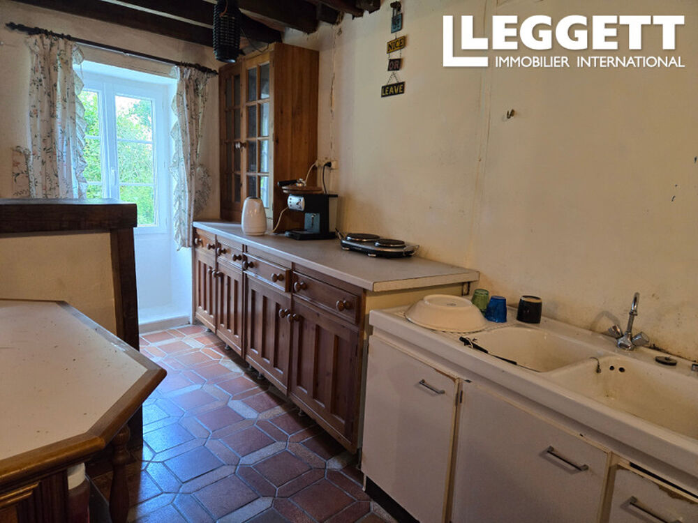 Vente Maison Maison de campagne en pierre pleine de charme, située dans un cadre paisible pour une rénovation complète CeaucÉ