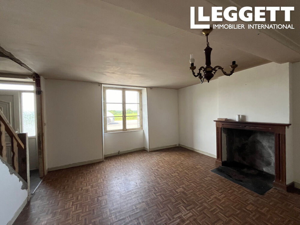 Grande propriété avec maison 360m2 de 3 ch à rénover, grange attenante/garage, terrain constructible 3895m2
