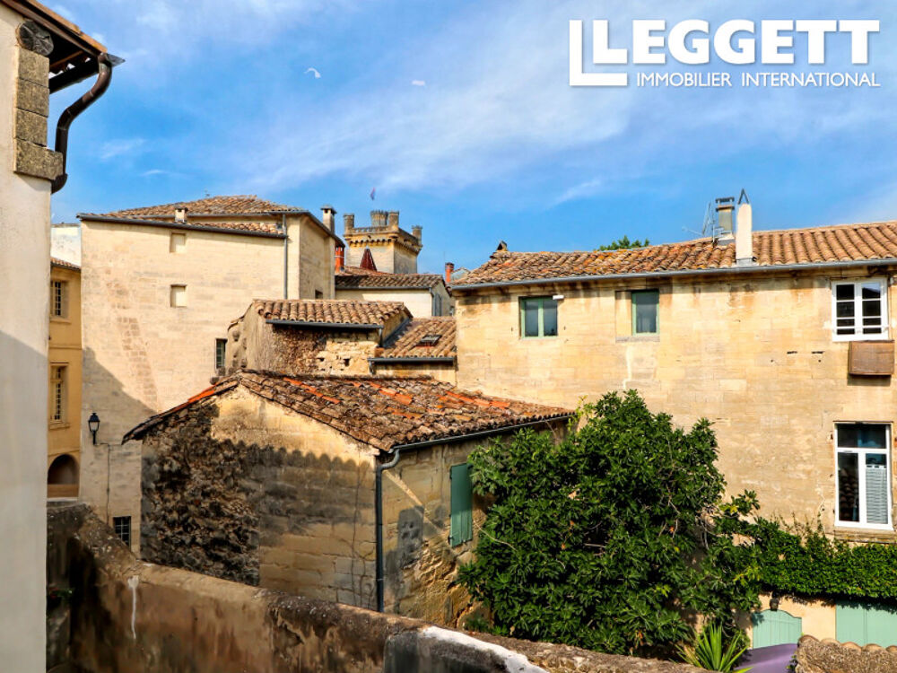 Duplex de caractère avec 3 chambres dans le centre historique d'Uzès, disposant d'un jardin partagé.