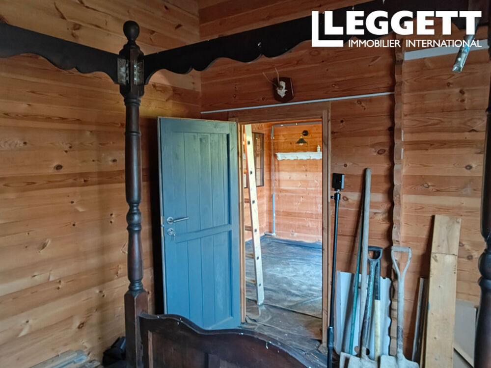 ** SOUS OFFRE** Chalet de 2 chambres à rénover
