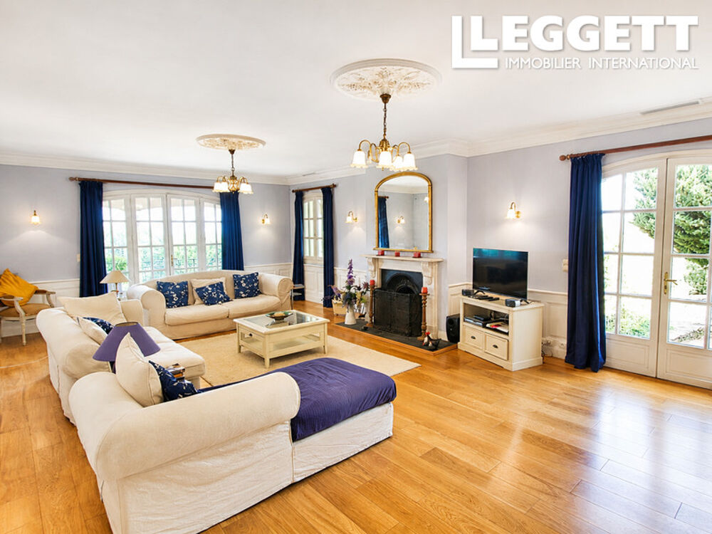 Vue panoramique exceptionnelle, élégante villa 6 chambres, piscine à débordement et 5938m² de terrain