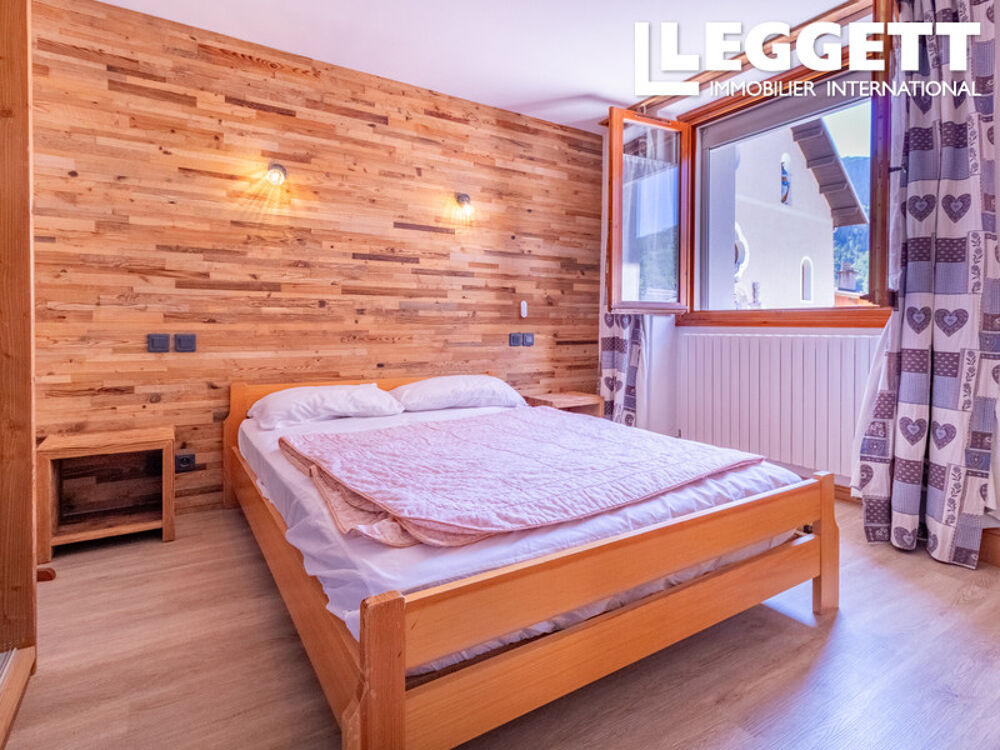 Bâtiment de 6 logements meublés, local commercial, greniers de 120 m² au sol et caves - Bozel - Trois Vallées