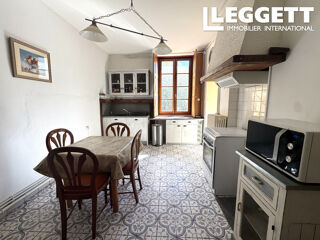 Vente Maison maison de caractère en pierre avec dépendance et potentiel de seconde habitation au coeur d'un village. Brossac