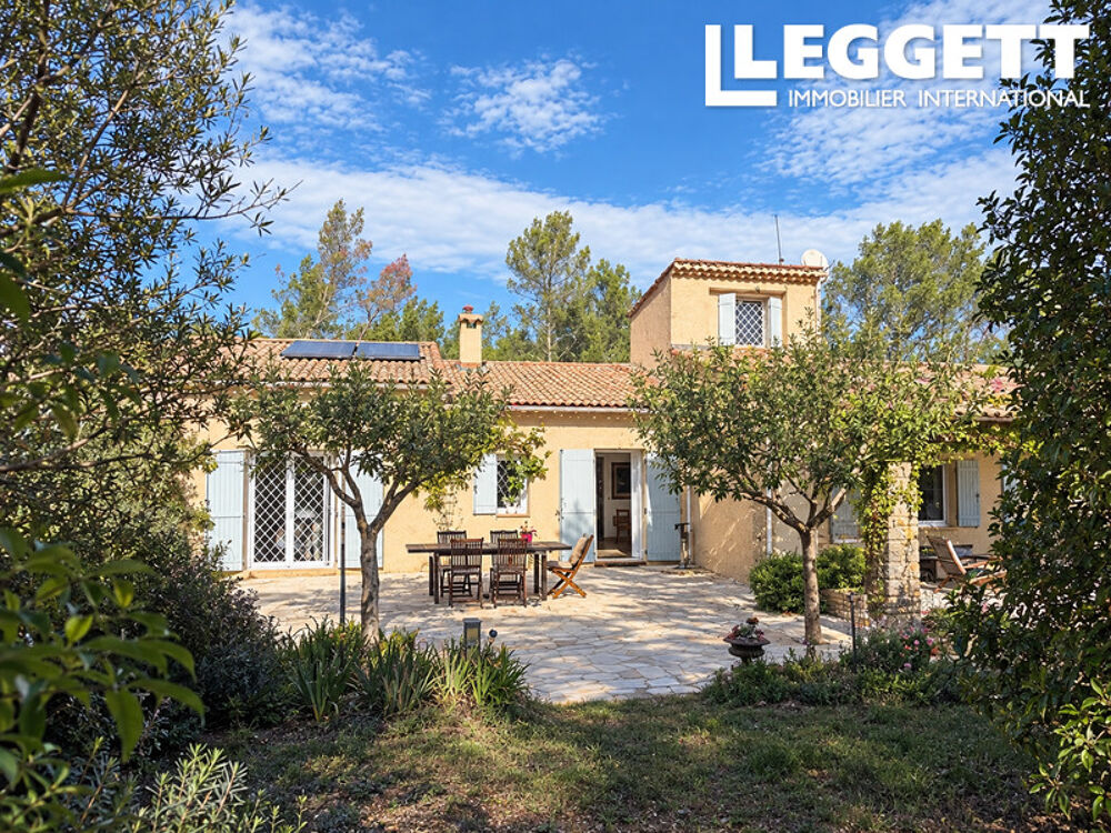 Vente Maison Villa de trois chambres avec studio piscine et terrain. Pignans