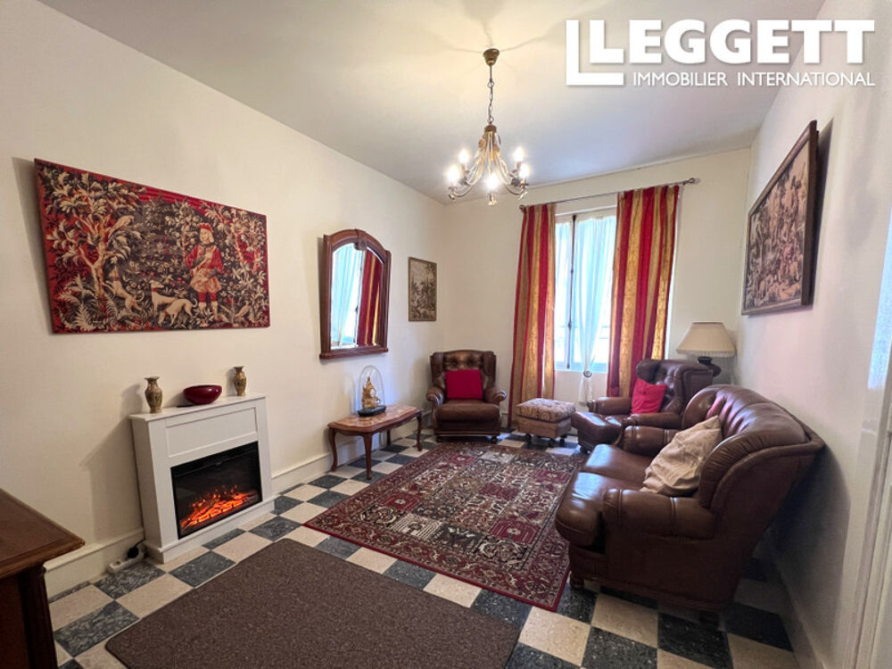 Vente Maison Belle maison de village entièrement rénovée, comprenant 9 pièces, un jardin privé, une grande grange. Trausse
