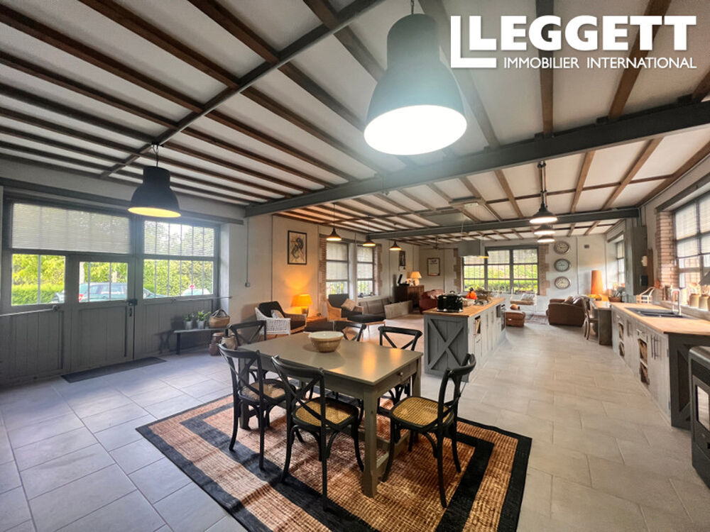 Vente Maison Propriété en pierre rénovée de 4 chambres avec 9 000 m² de terrain, grande grange et vue sur la campagne. Le grand-bourg