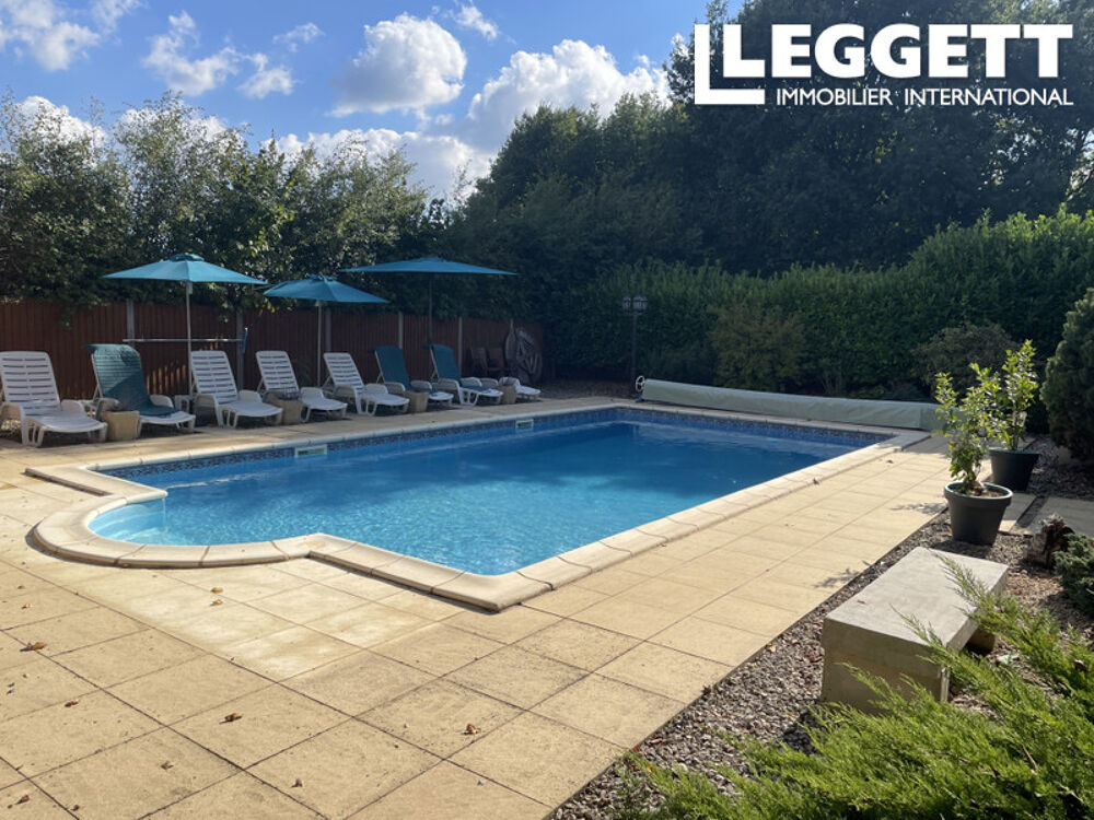 Vente Maison Maison individuelle en pierre comprenant 4 ou 5 chambres et 4 salles de bains, jardin avec piscine LorignÉ