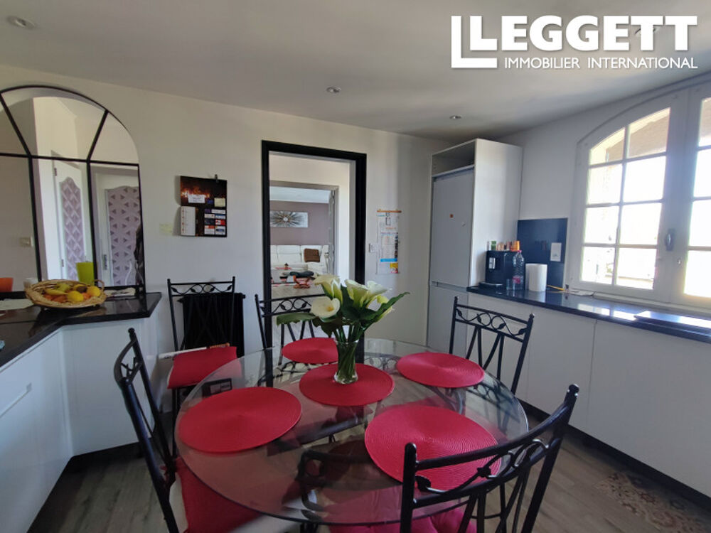Vente Maison Maison familiale d'une surface de 198 m� avec une piscine 10 x 5m sur un terrain de 1792 m� sans vis-�-vis. Roullet-saint-est�phe