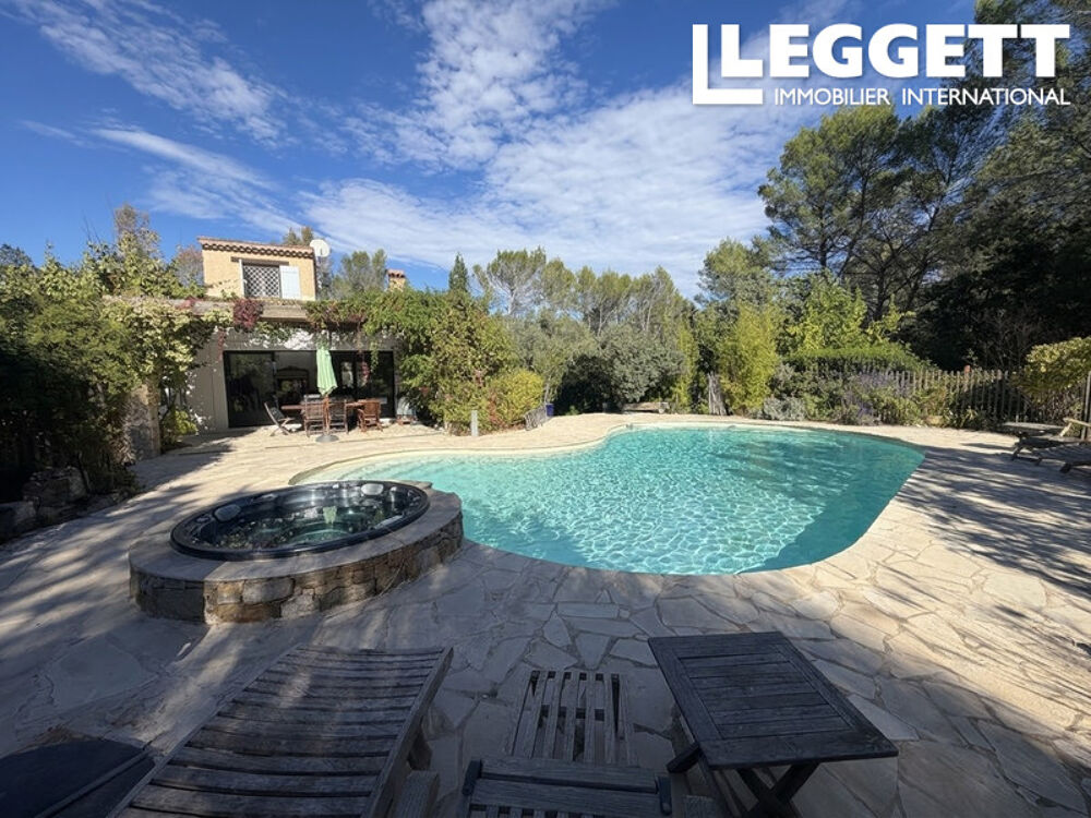 Vente Maison Villa de trois chambres avec studio piscine et terrain. Pignans