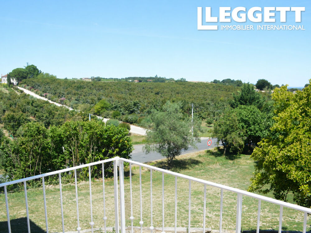 Vente Maison Dans un bourg tranquille, ensemble immobilier de deux maisons en pierre entièrement rénovées avec goût. Saint-lÉon