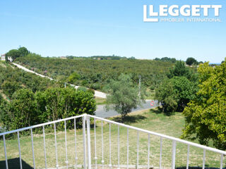 Vente Maison Dans un bourg tranquille, ensemble immobilier de deux maisons en pierre entièrement rénovées avec goût. Saint-lÉon