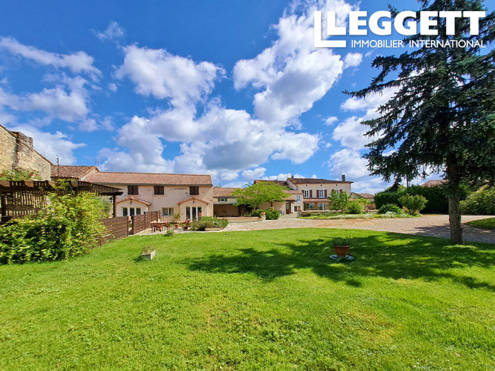 Belle propriété de caractère spacieuse avec 3 Gîtes et Piscine intérieure chauffée