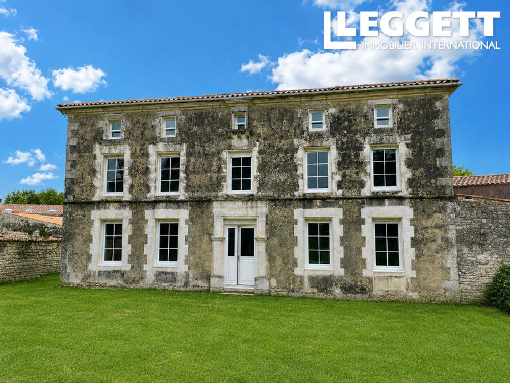 Vente Maison Maison Charentaise individuelle, rénovation a finir. Potentiel pour entreprise ou grand stockage. Val-d'auge