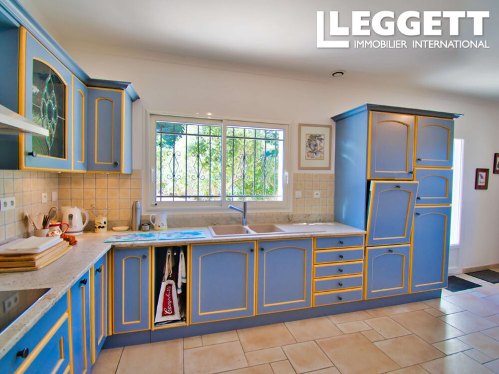 Vente Maison Villa de campagne de style exécutif avec de superbes finitions.<br />3 chambres, 2 salles de bains, piscine, garage Fontjoncouse