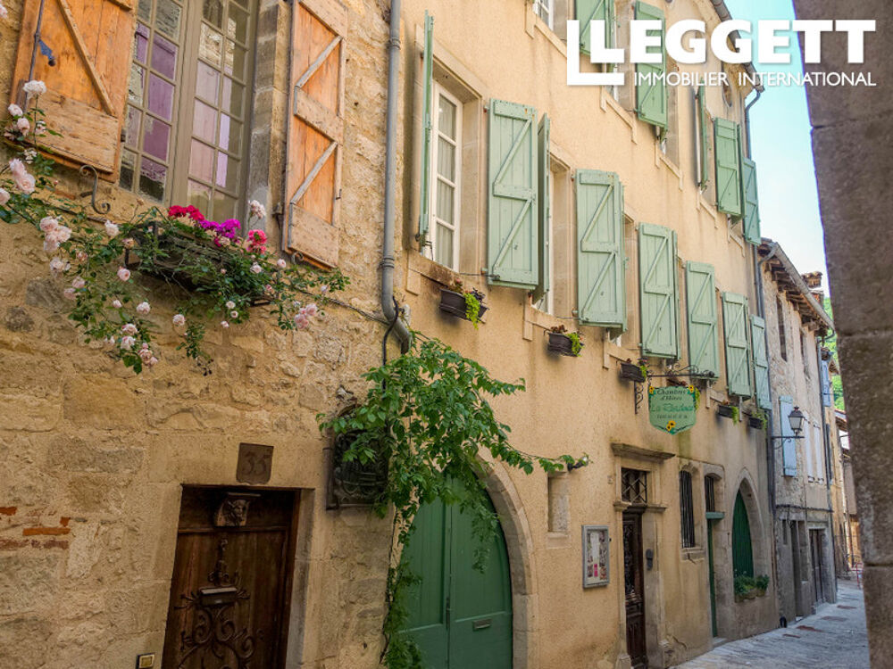 Vente Maison Maison de caractère exceptionnelle comprenant 17 pièces, dont 8 chambres, et un grand jardin clos exposé sud Saint-antonin-noble-val