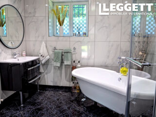  Maison � vendre 9 pi�ces 305 m�