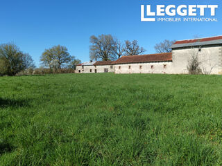 Vente Maison REDUIT!! Ensemble de 3 grandes dépendances agricoles à rénover vers 280 m², situées sur un terrain de 9 720 m² Availles-limouzine