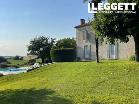   Joli Manoir enti�rement meubl� de 5/6 chambres avec chalet, d�pendances, piscine chauff�e, 8 hectares avec lac Maison - 9 pi�ce(s) - 246 m�