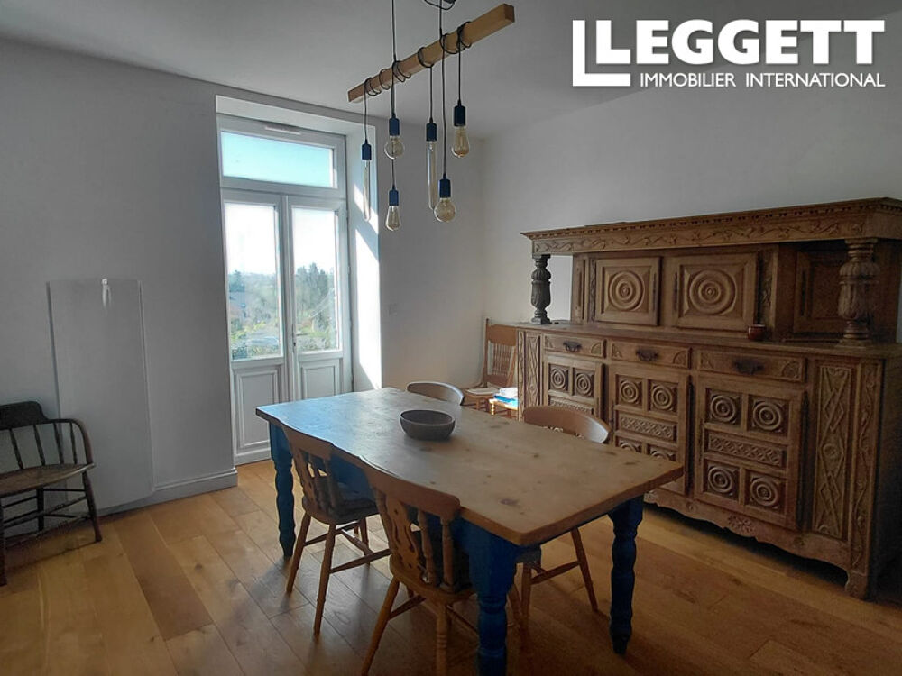 Maison de caractère de 4 chambres, beaux volumes, jardin, grand grenier et sous-sol complet au c?ur du village