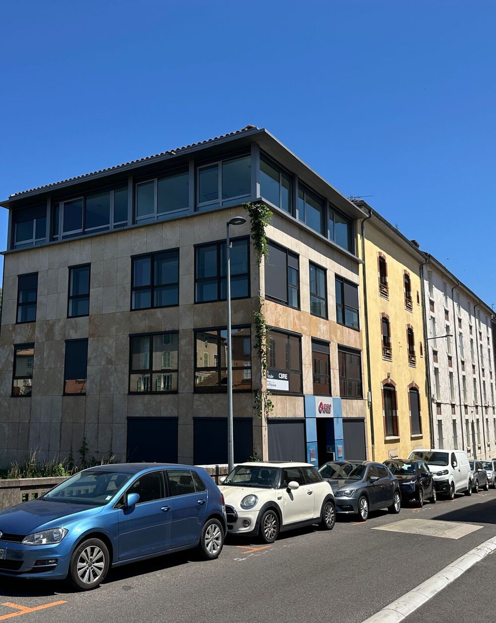   À VENDRE – Local professionnel de 106 m² 