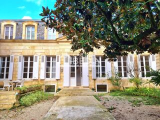  Villa  vendre 11 pices 300 m