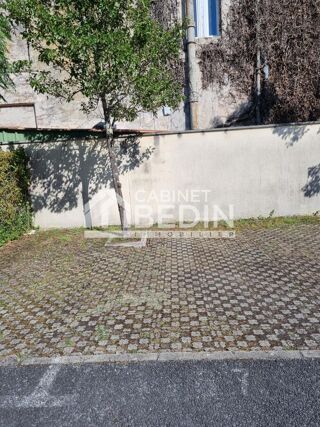  Parking / Garage  louer 10 m