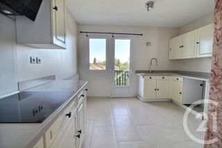  Appartement à louer 4 pièces 79 m²