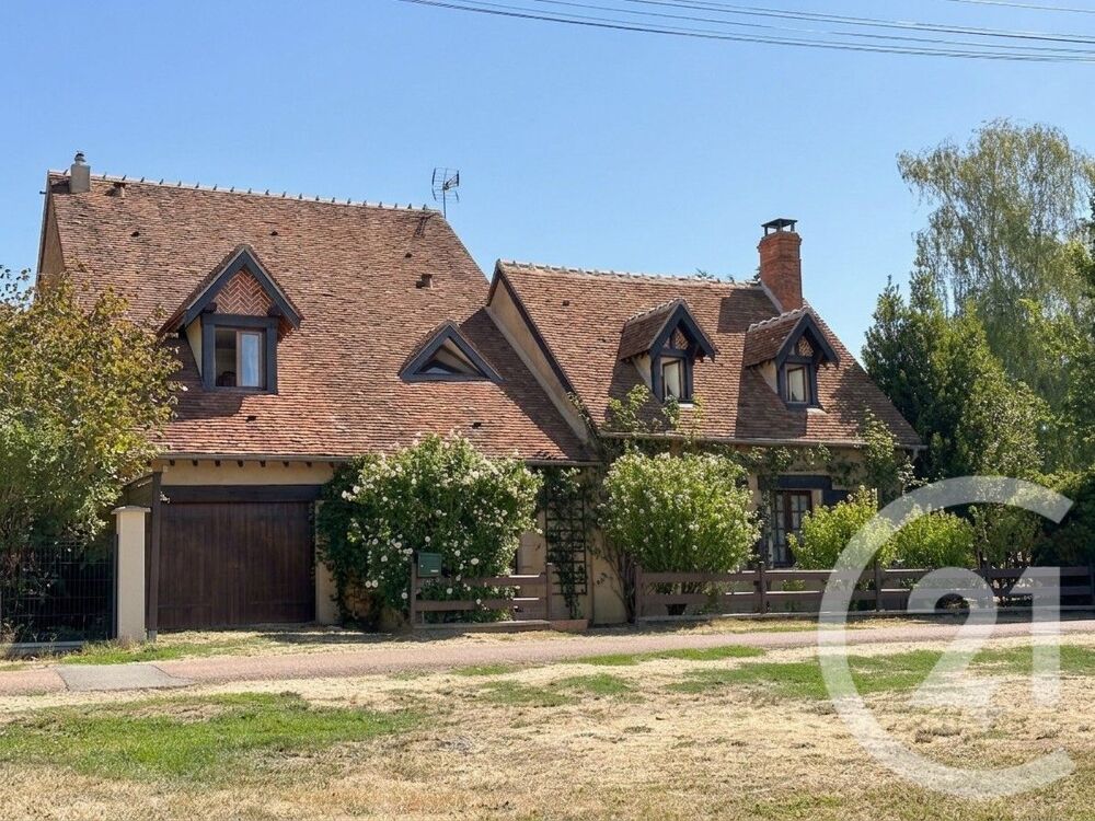 Située dans un hameau calme de LA PUISAYE, je vous prése....