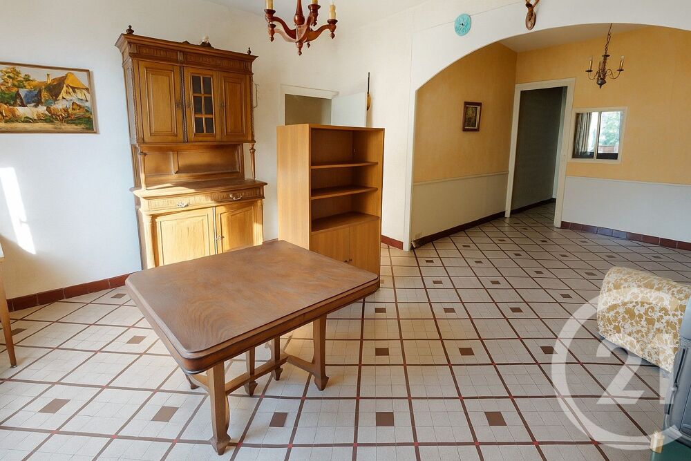 Au c½ur de Castets-et-Castillon, maison de ville à rénov....